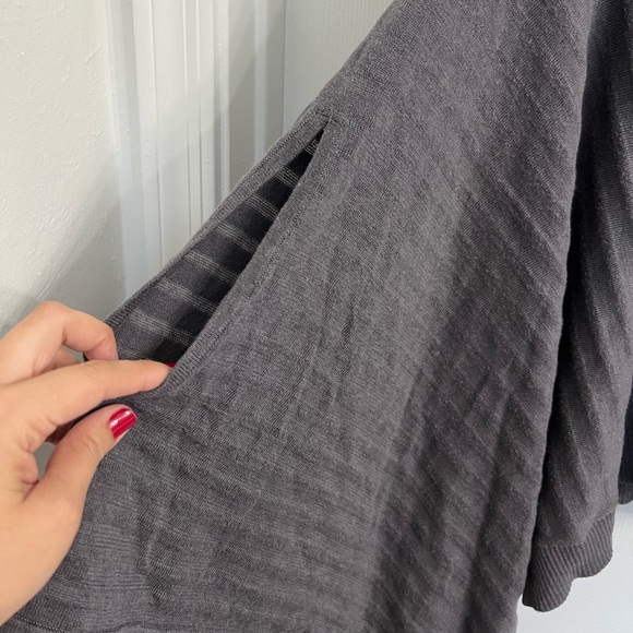 Lululemon Forward Flow Poncho in Heathered Moonwalk - Picture 6 of 9